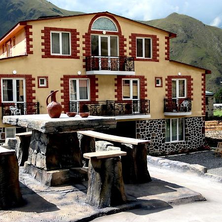 Hotel Tower Kazbegi Exterior foto