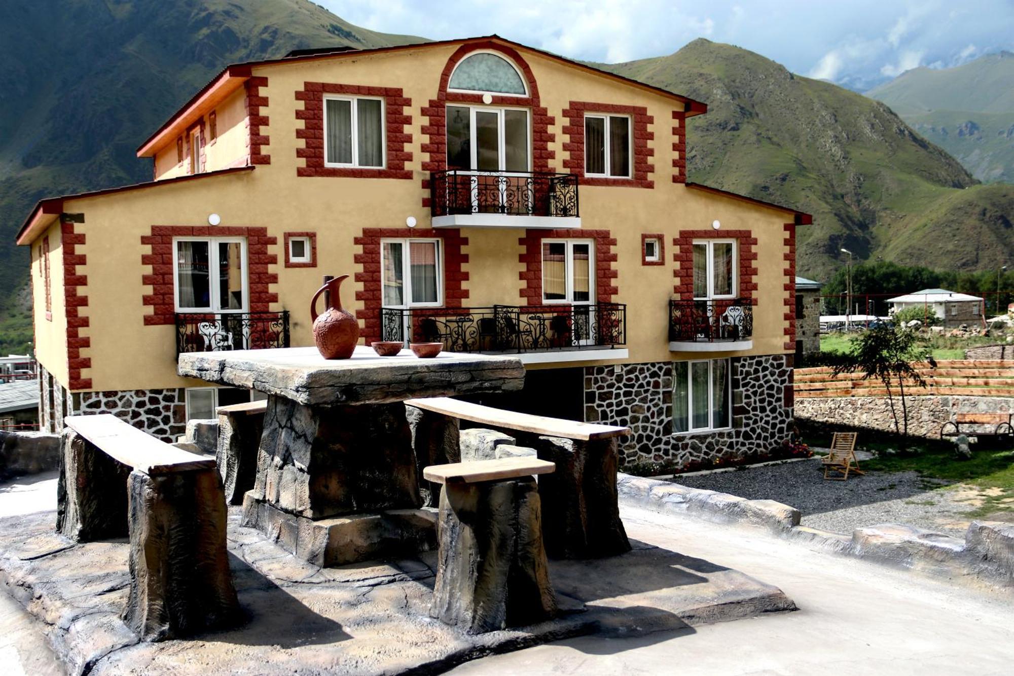 Hotel Tower Kazbegi Exterior foto